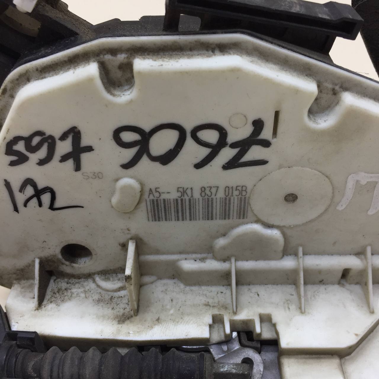 Замок двери передней левой Volkswagen Polo (MK5) 2011-2020