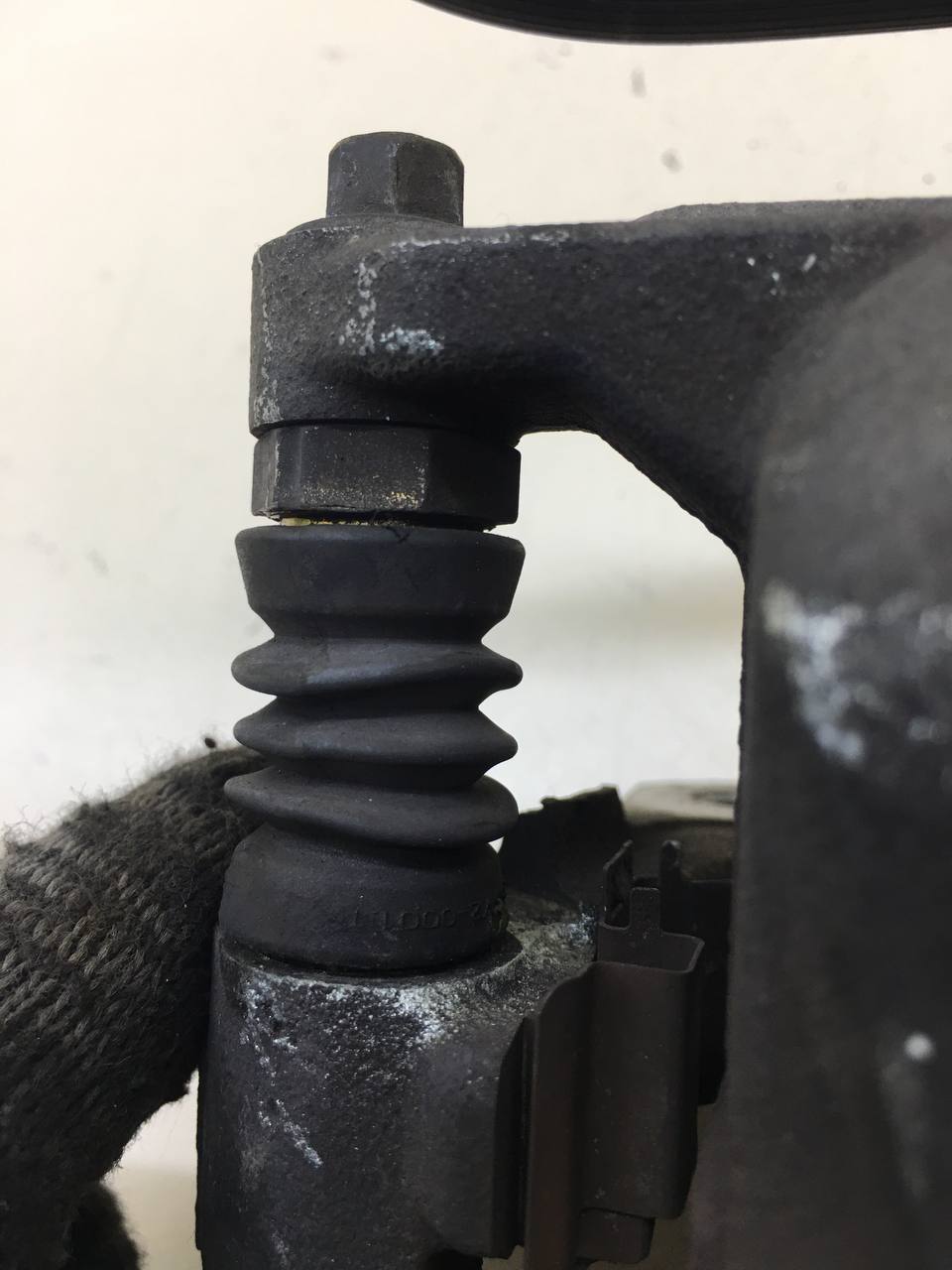 Суппорт передний правый Chevrolet Cruze (J300) 2009-2016