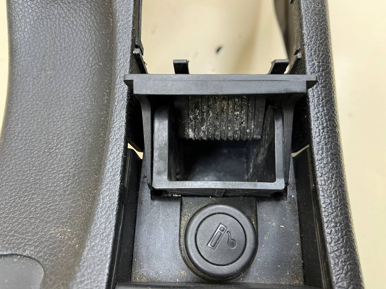 Консоль центральная Nissan Primera (P12) 2002-2007