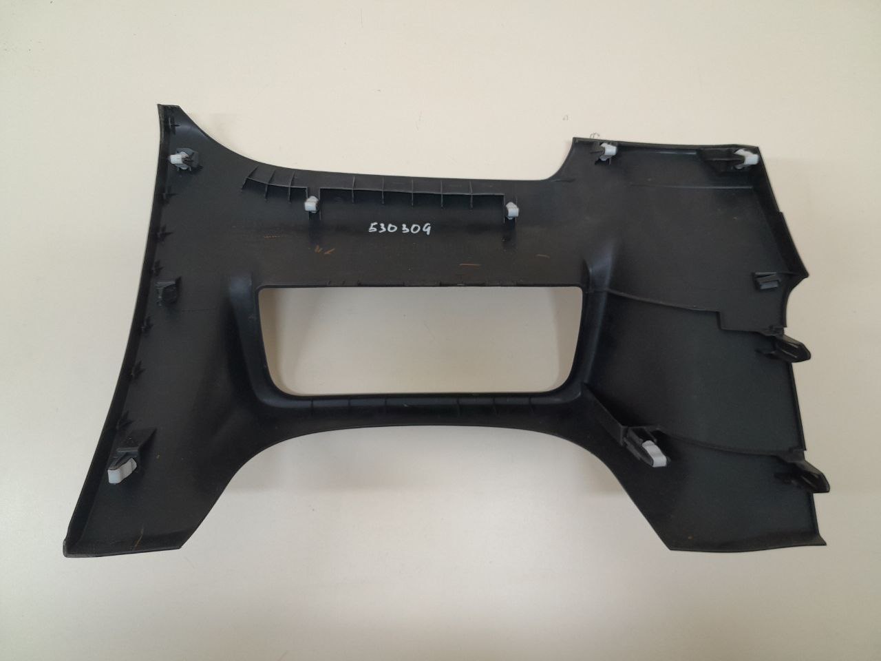 Накладка (кузов внутри) Mitsubishi Outlander (GF) 2012>