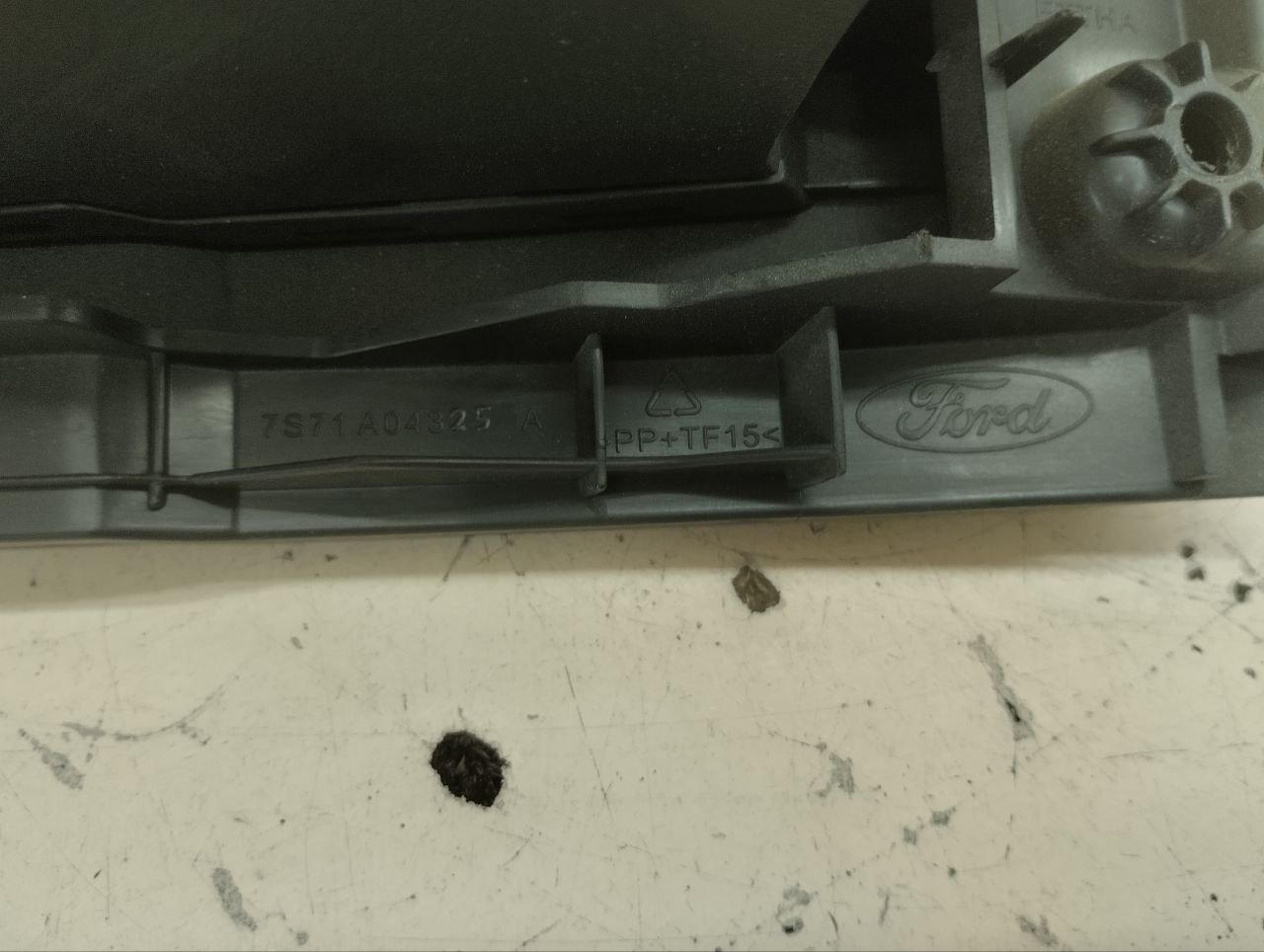 Бардачок Ford Mondeo 4 2007-2015 Бардачок Ford Mondeo 4 2007-2015