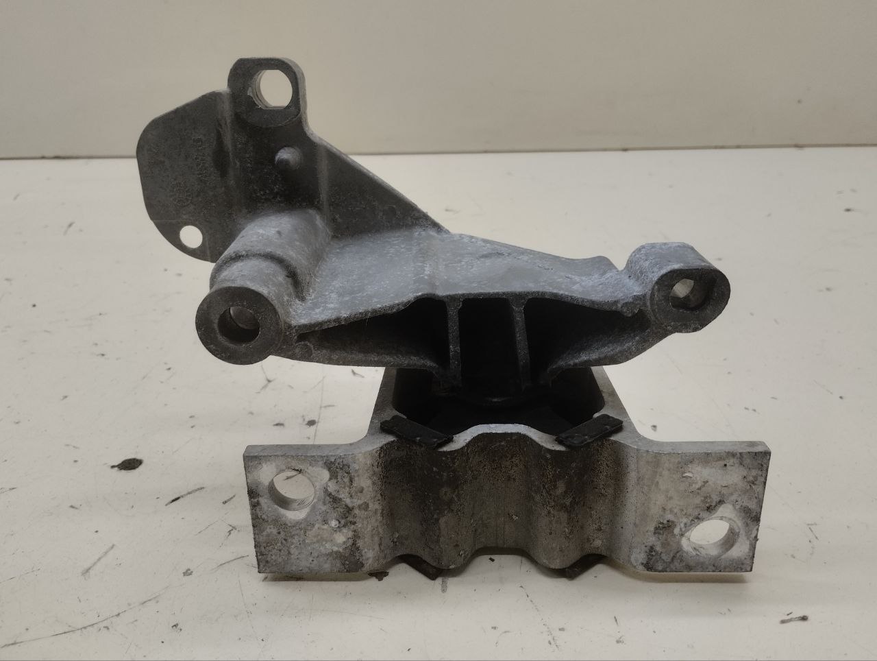 Опора двигателя правая Renault Sandero Stepway (5S) 2014-2022