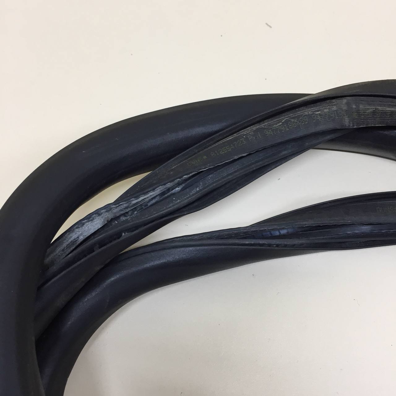 Уплотнитель проема двери передней левой Chevrolet Cobalt (T250) 2011-2015