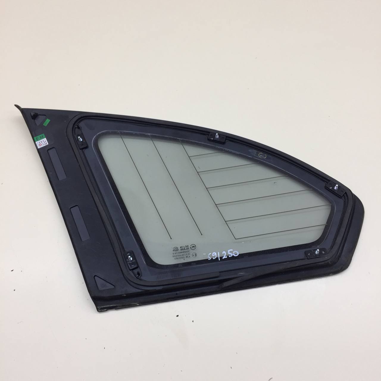 Стекло кузовное глухое правое Chevrolet Captiva (C100) 2006-2011