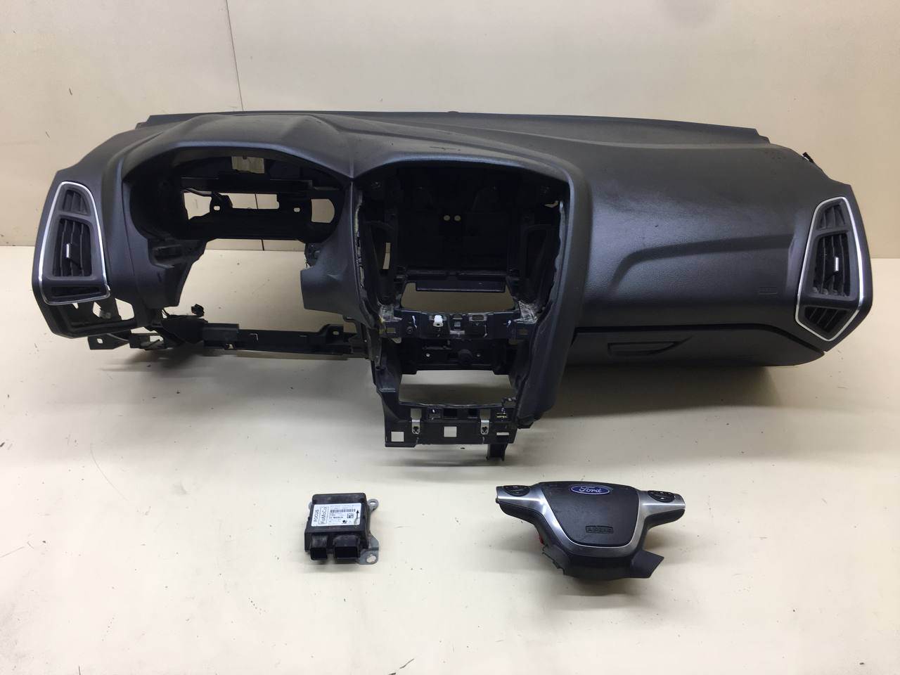 Подушка безопасности (комплект) Ford Focus 3 2011> Подушка безопасности (комплект) Ford Focus 3 2011>
