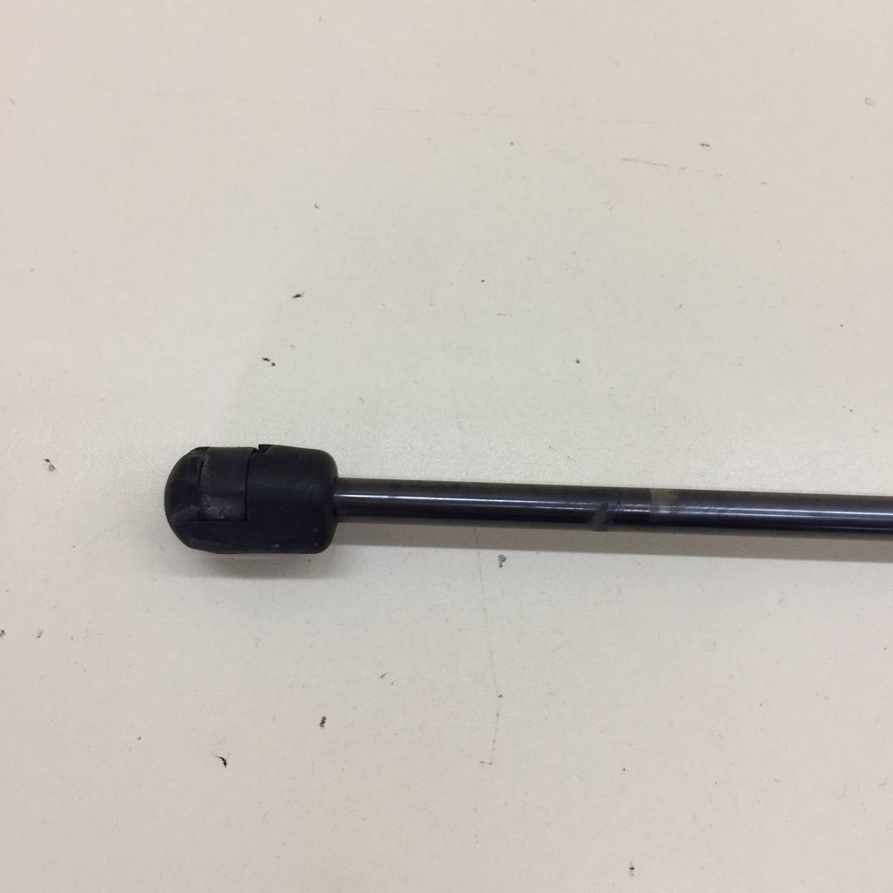 Амортизатор двери багажника Skoda Rapid 2012-2020