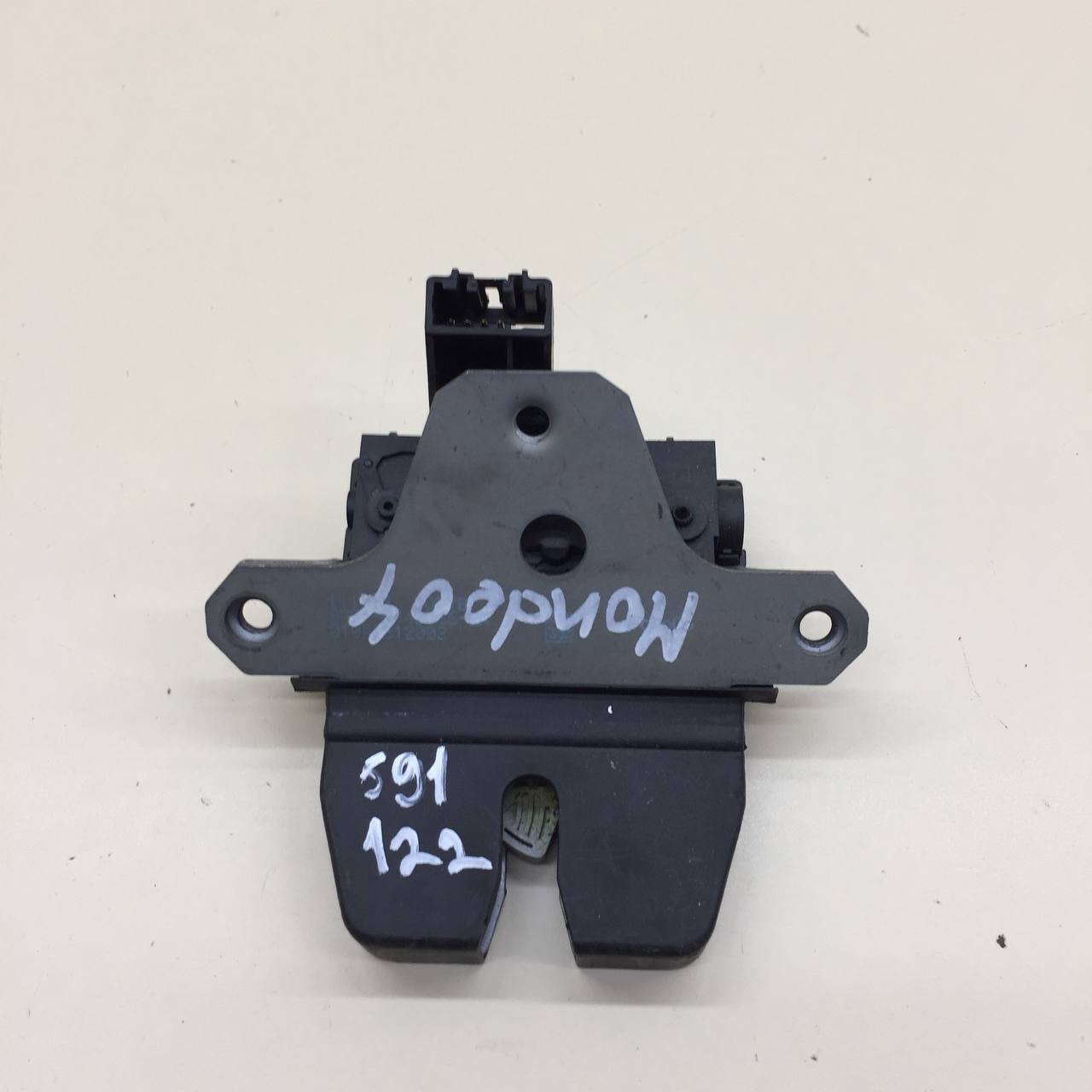 Замок багажника Ford Mondeo 4 2007-2015 Замок багажника Ford Mondeo 4 2007-2015