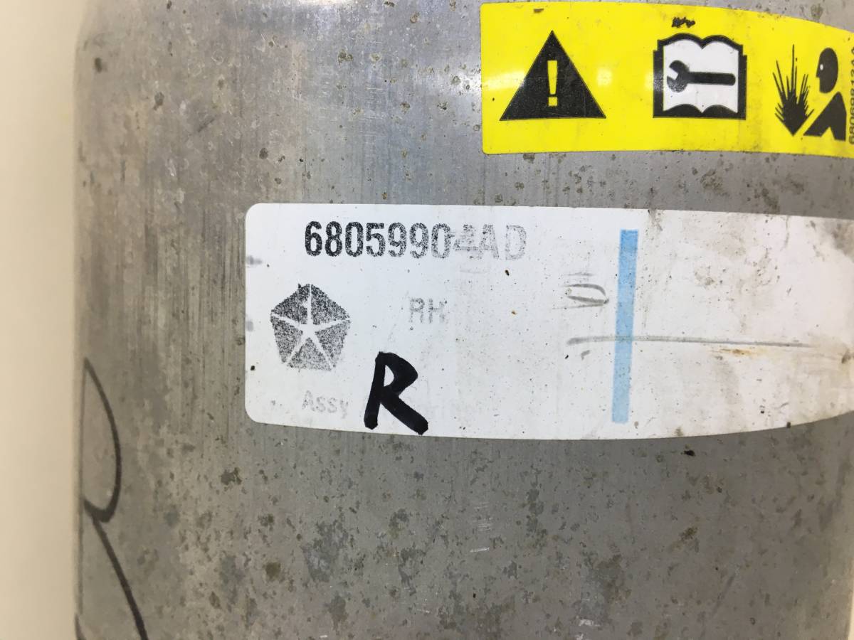 Амортизатор передний правый Jeep Grand Cherokee (WK2) 2010>