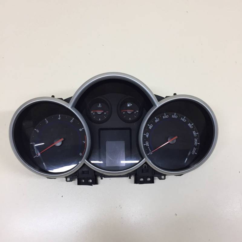 Панель приборов Chevrolet Cruze (J300) 2009-2016 Панель приборов Chevrolet Cruze (J300) 2009-2016