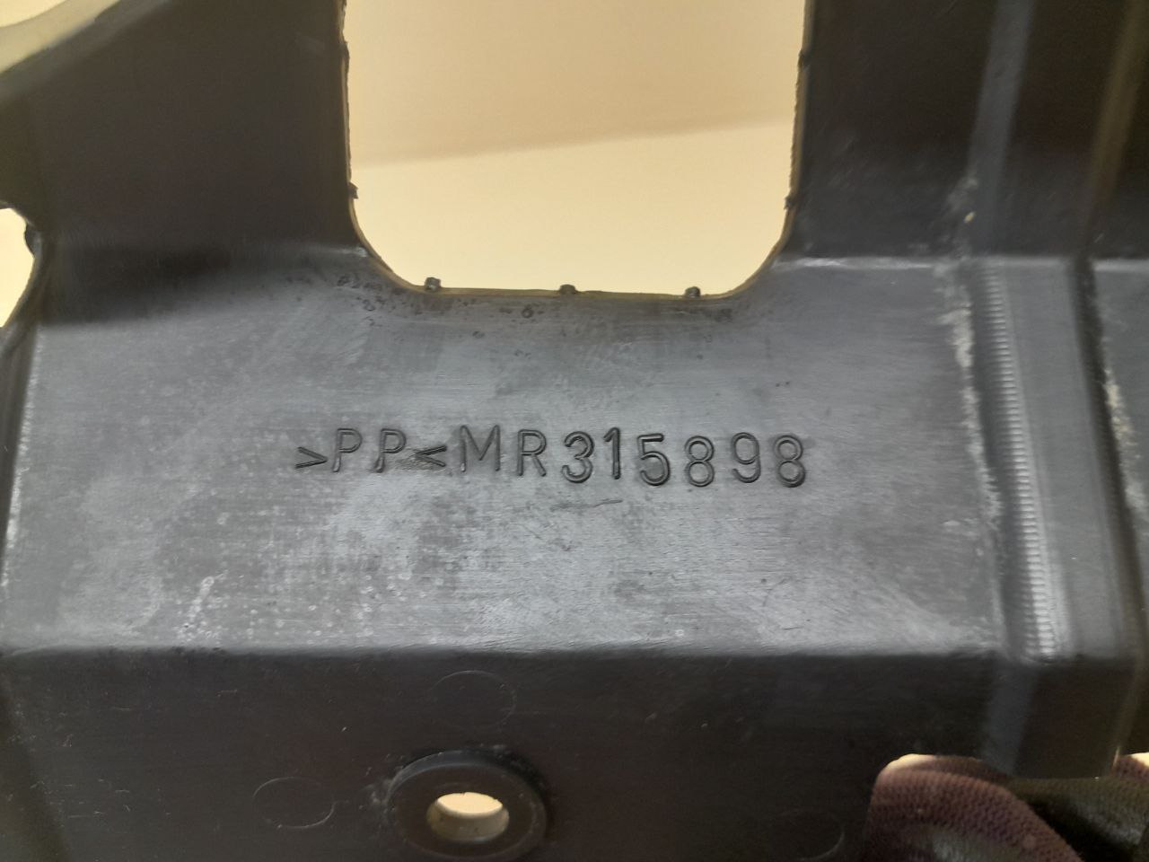 Воздуховод радиатора Mitsubishi Pajero/Montero Sport (K9) 1997-2008