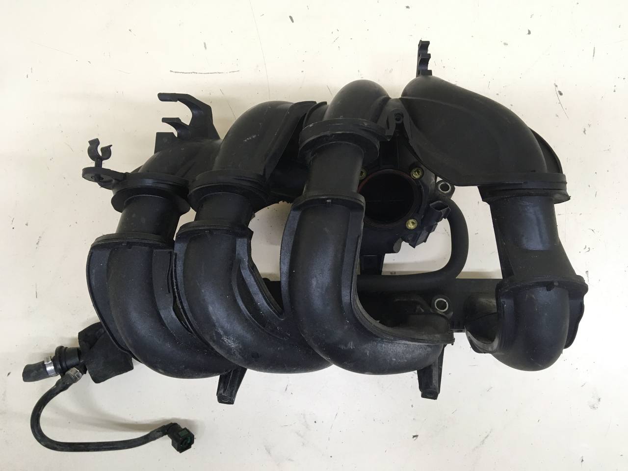 Коллектор впускной Ford Focus 2 (DB) 2008-2011 Коллектор впускной Ford Focus 2 (DB) 2008-2011