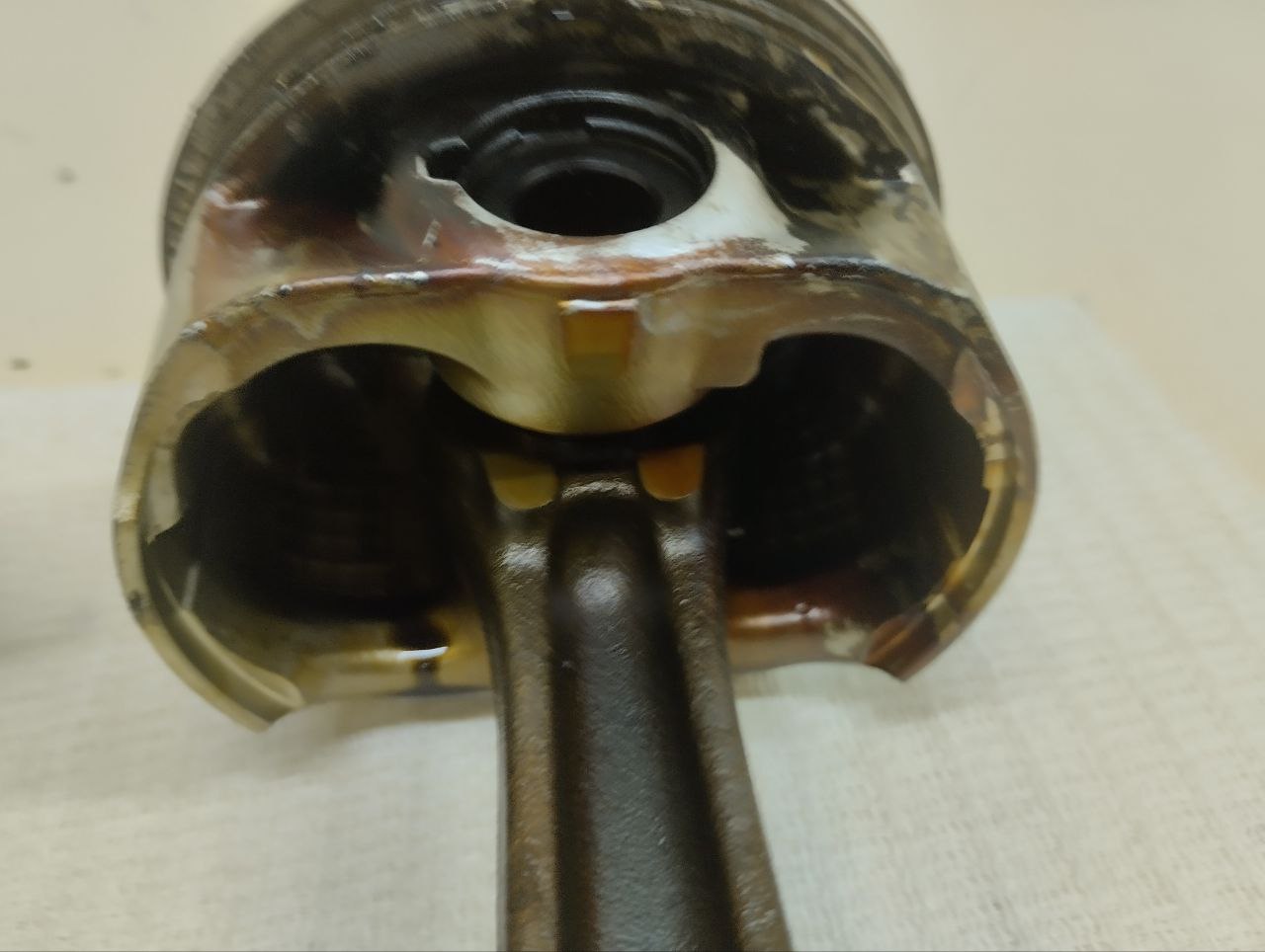 Поршень с шатуном Audi Q5 (8R) 2008-2017