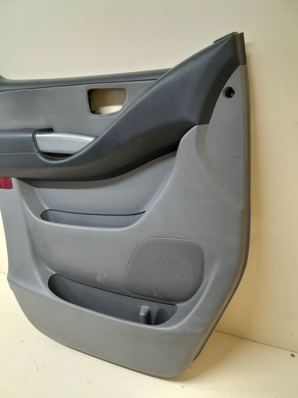 Обшивка двери передней левой Hyundai Starex H1/Grand Starex 2007> Обшивка двери передней левой Hyundai Starex H1/Grand Starex 2007>