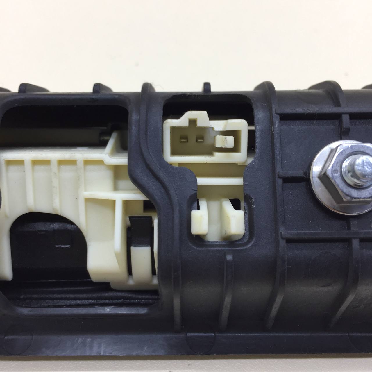 Кнопка открывания багажника Volkswagen Jetta (A6) 2010-2019 Кнопка открывания багажника Volkswagen Jetta (A6) 2010-2019