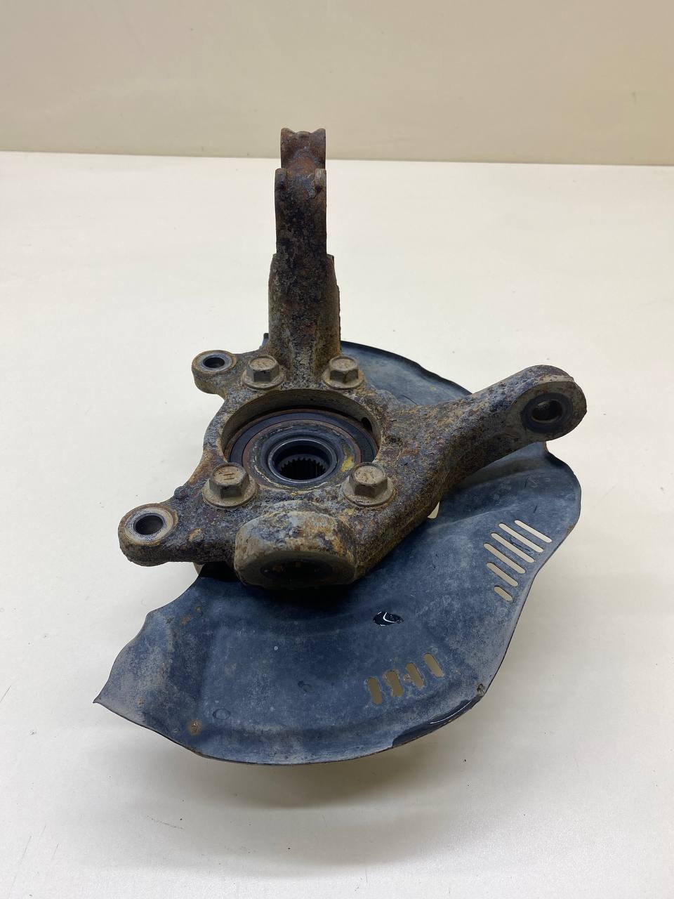 Кулак поворотный передний правый Toyota Corolla E150 2006-2013