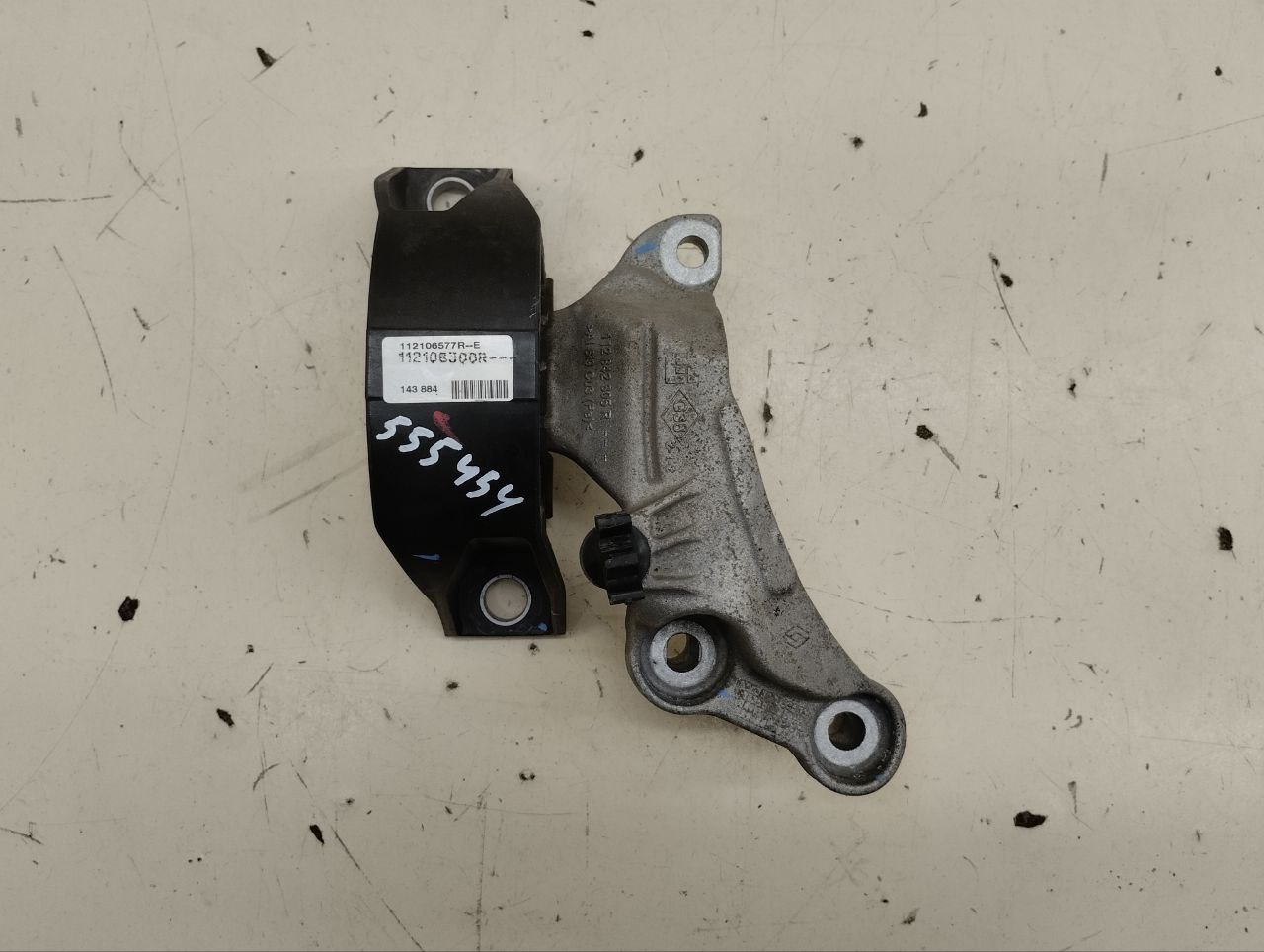 Опора двигателя правая Renault Sandero Stepway (5S) 2014-2022 Опора двигателя правая Renault Sandero Stepway (5S) 2014-2022