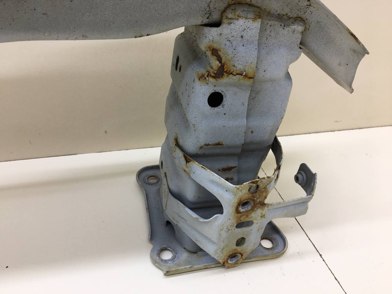 Усилитель переднего бампера Ford Focus 3 2011>