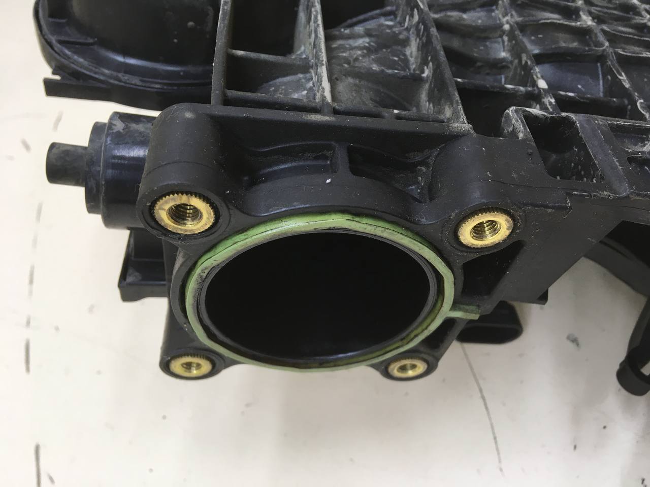 Коллектор впускной Renault Sandero Stepway (5S) 2014-2022 Коллектор впускной Renault Sandero Stepway (5S) 2014-2022