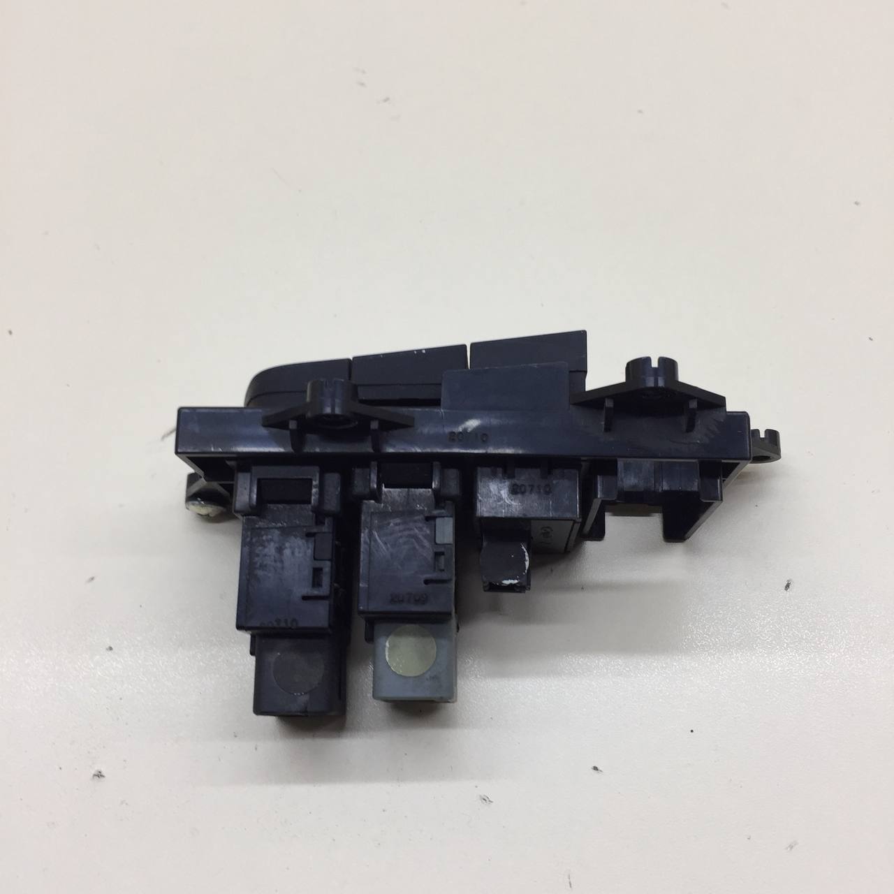 Блок кнопок Hyundai Elantra (MD) 2011-2016 Блок кнопок Hyundai Elantra (MD) 2011-2016