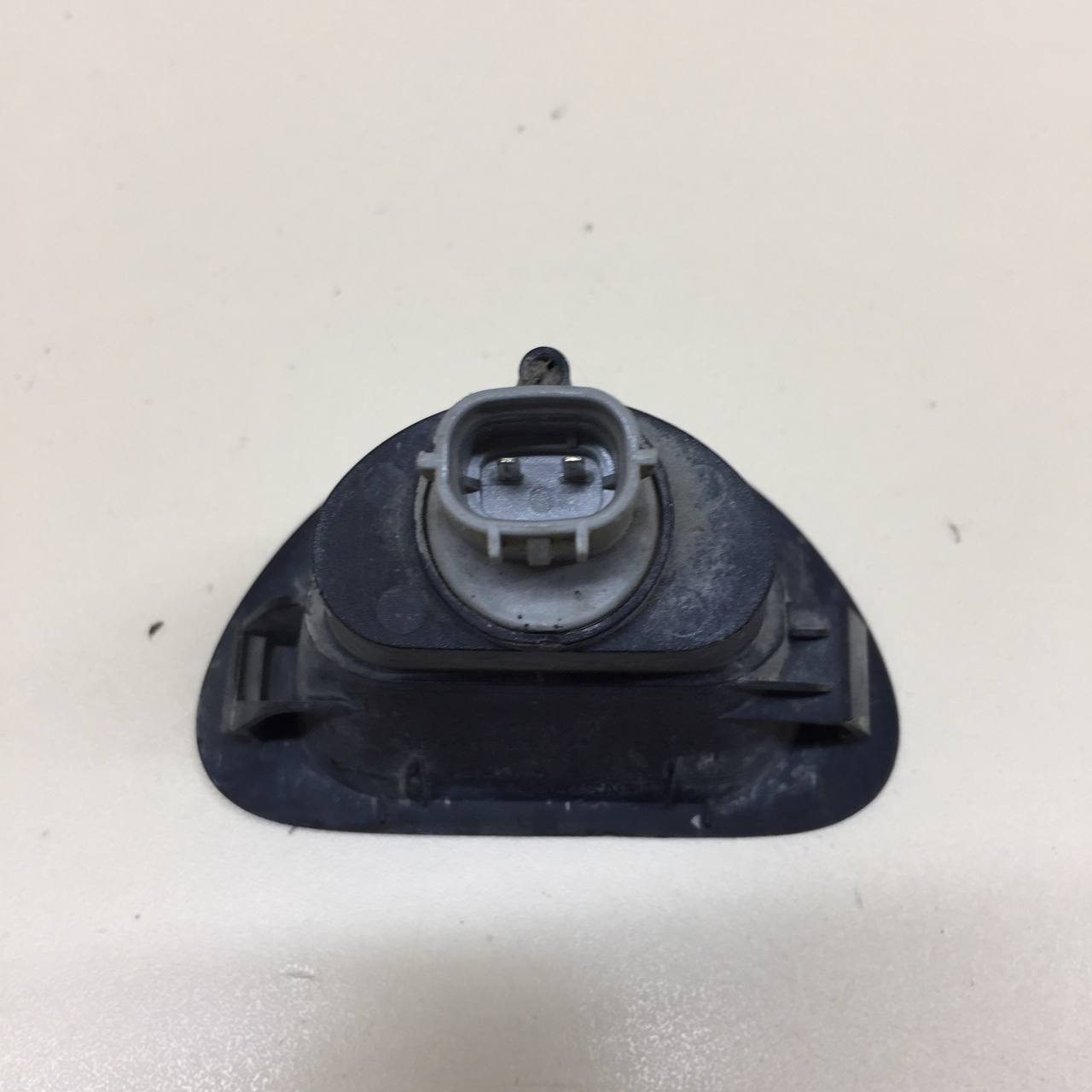Фонарь подсветки номера Peugeot 107 2006-2014 Фонарь подсветки номера Peugeot 107 2006-2014