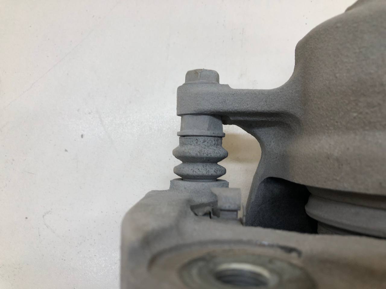 Суппорт передний правый Toyota Rav 4 (A30) 2006-2013