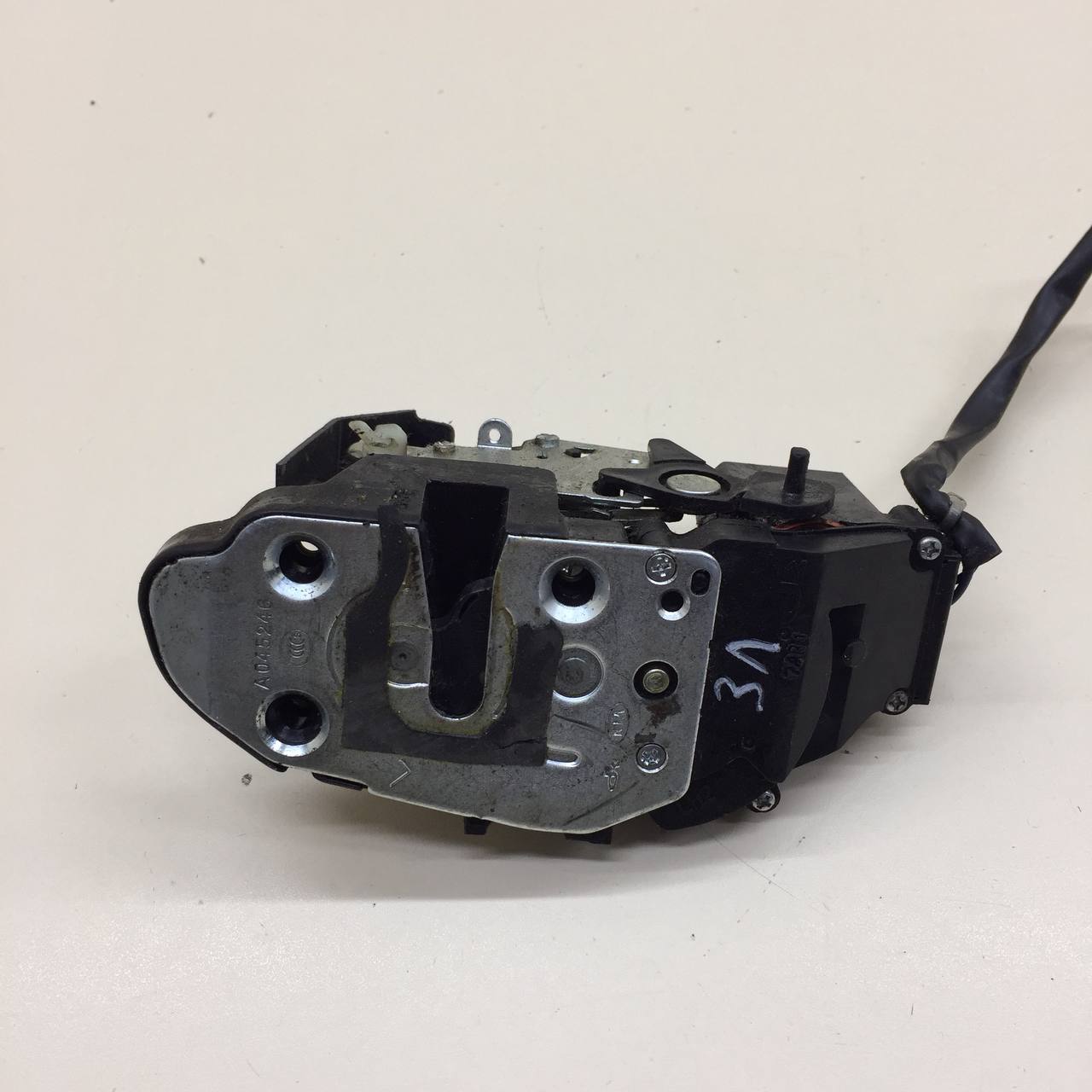 Замок двери задней левой Kia Sephia 2001-2004