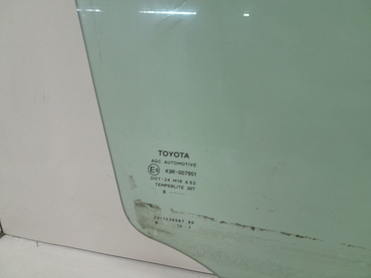 Стекло двери передней правой Toyota Auris (E150) 2006-2012