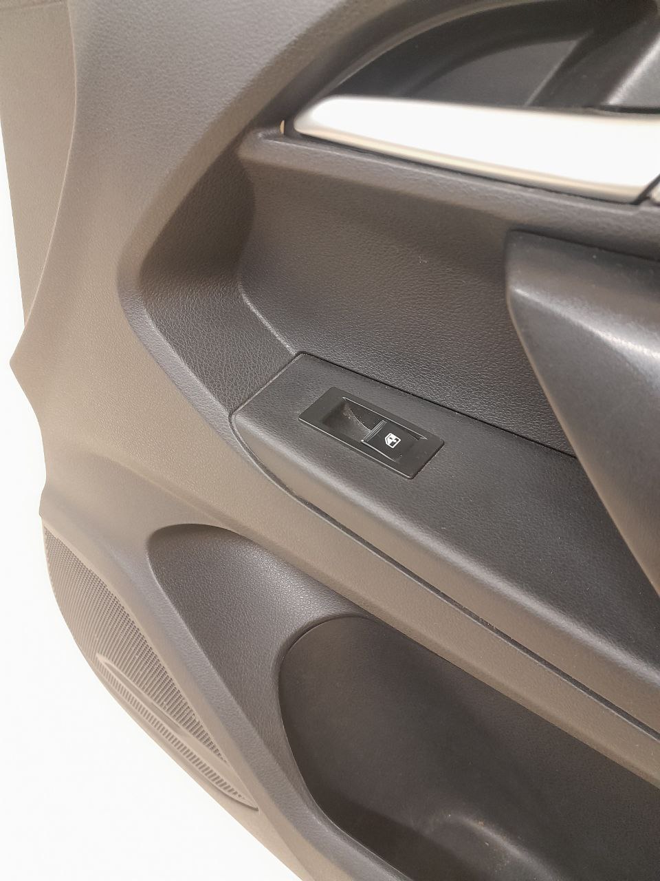 Обшивка двери передней правой Lada Vesta 2015>