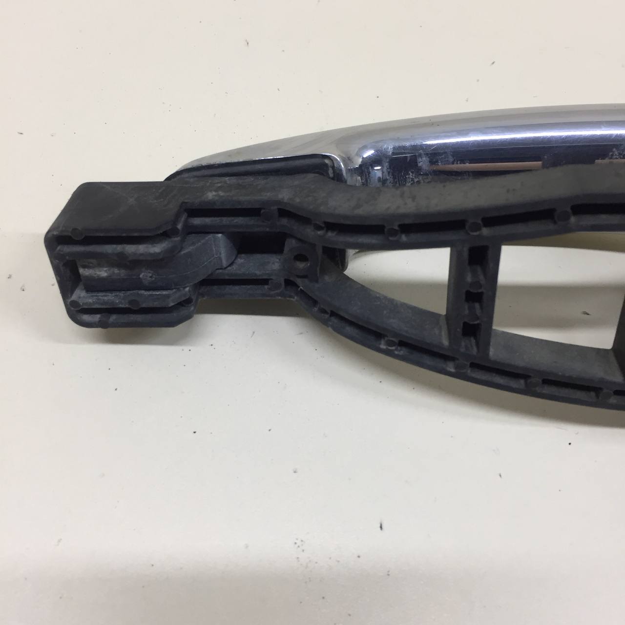Ручка двери передней наружная правая Ford Focus 2 (DB) 2008-2011 Ручка двери передней наружная правая Ford Focus 2 (DB) 2008-2011