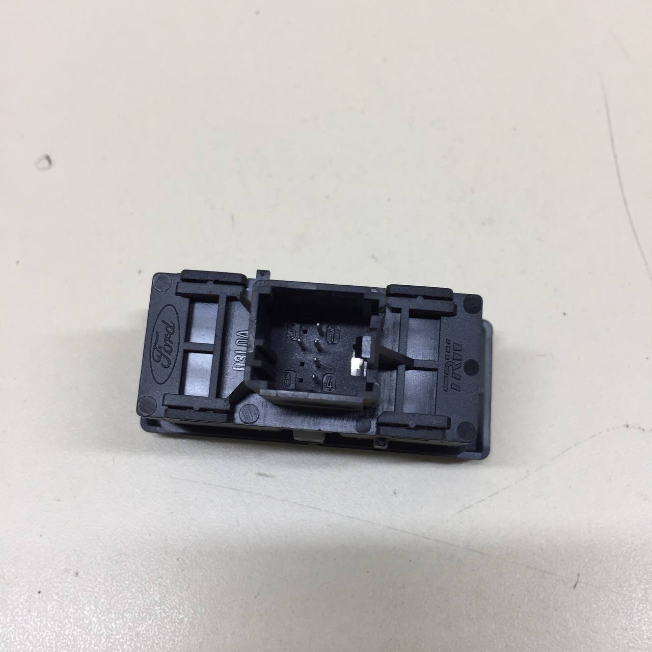 Кнопка обогрева заднего стекла Ford Fusion (JU) 2002-2012 Кнопка обогрева заднего стекла Ford Fusion (JU) 2002-2012