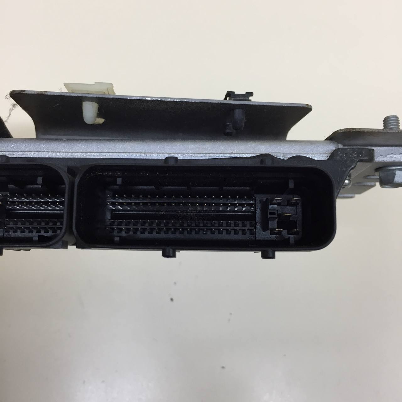 Блок управления двигателем Nissan Almera (N16) 2000-2006 Блок управления двигателем Nissan Almera (N16) 2000-2006