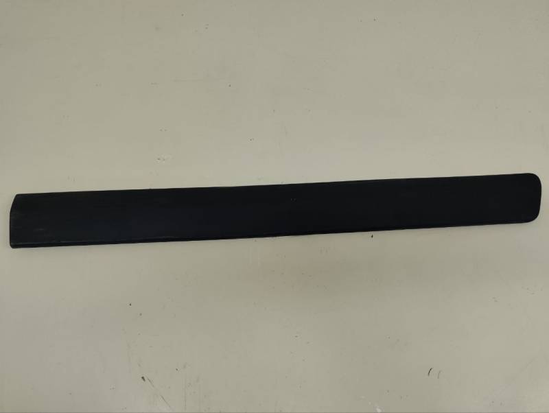 Молдинг передней правой двери Lada Largus 2012>