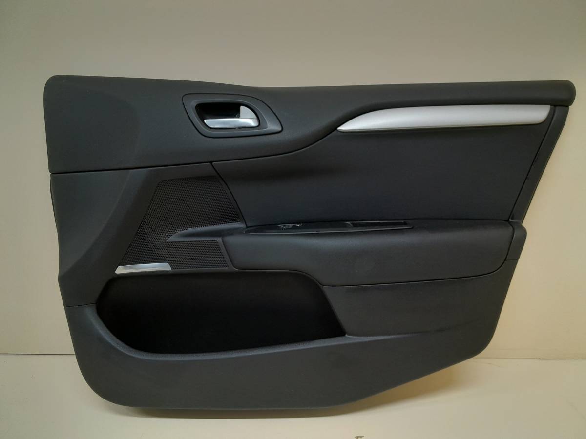 Обшивка двери передней правой Citroen C4 2011>
