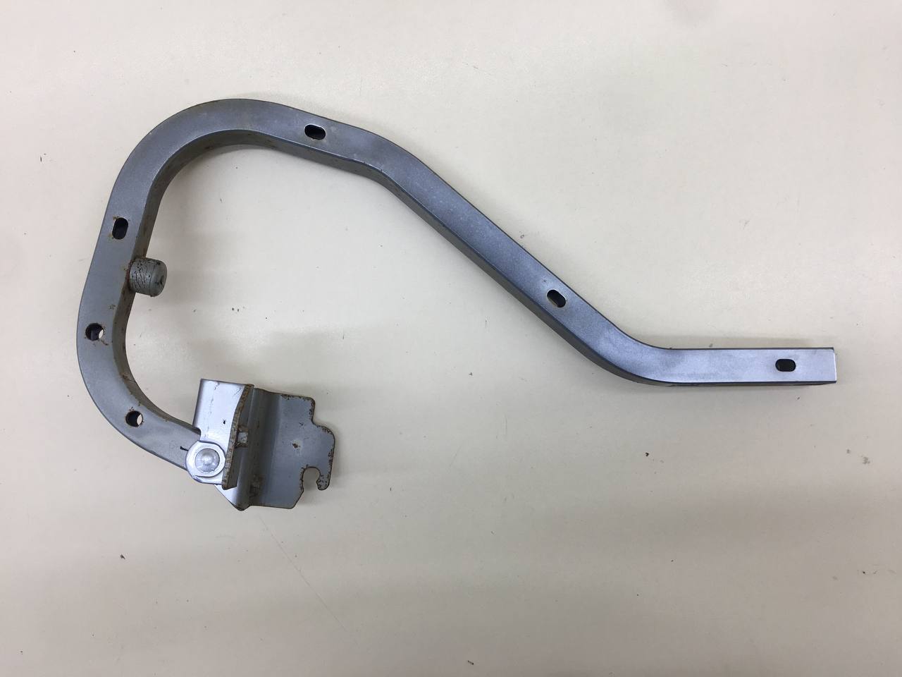 Петля крышки багажника Mitsubishi Lancer 9  (CS/Classic) 2000-2011