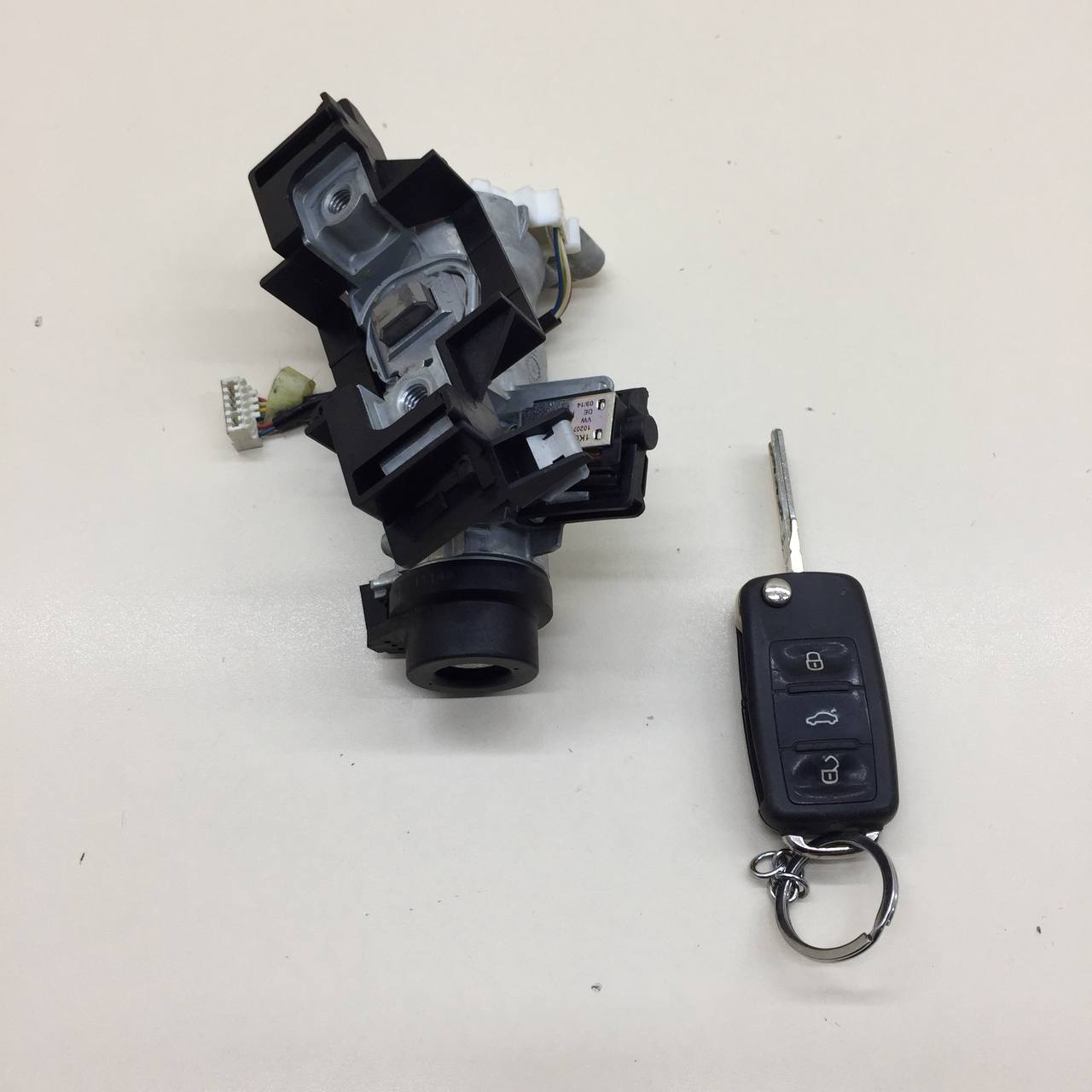 Замок зажигания Volkswagen Jetta (A6) 2010-2019 Замок зажигания Volkswagen Jetta (A6) 2010-2019
