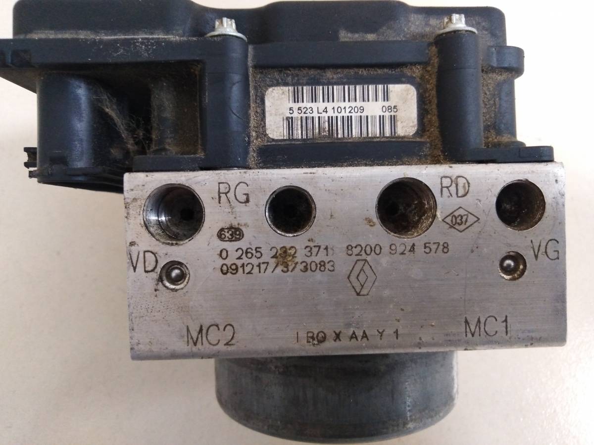 Блок ABS (насос) Renault Clio (3) 2005-2012 Блок ABS (насос) Renault Clio (3) 2005-2012