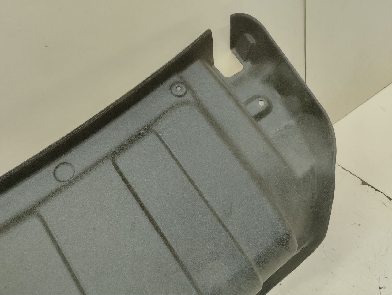 Обшивка крышки багажника Mitsubishi Lancer 9 (CS/Classic) 2000-2011 Обшивка крышки багажника Mitsubishi Lancer 9 (CS/Classic) 2000-2011