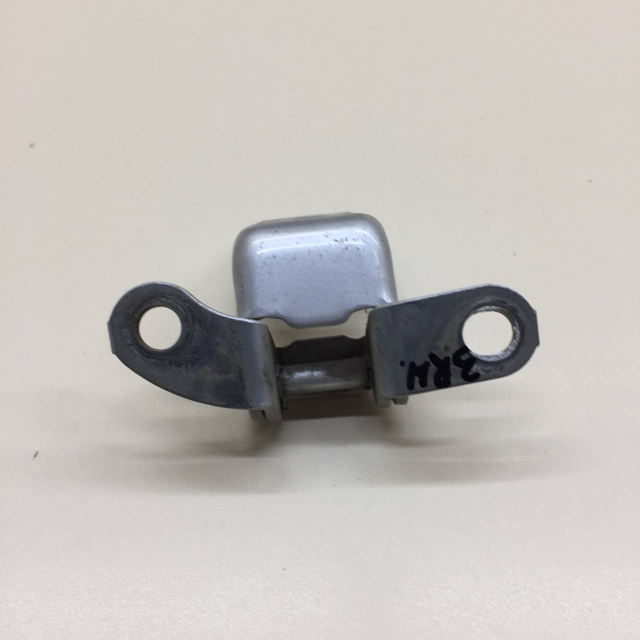 Петля двери задней правой нижняя Toyota Corolla E180 2013-2019