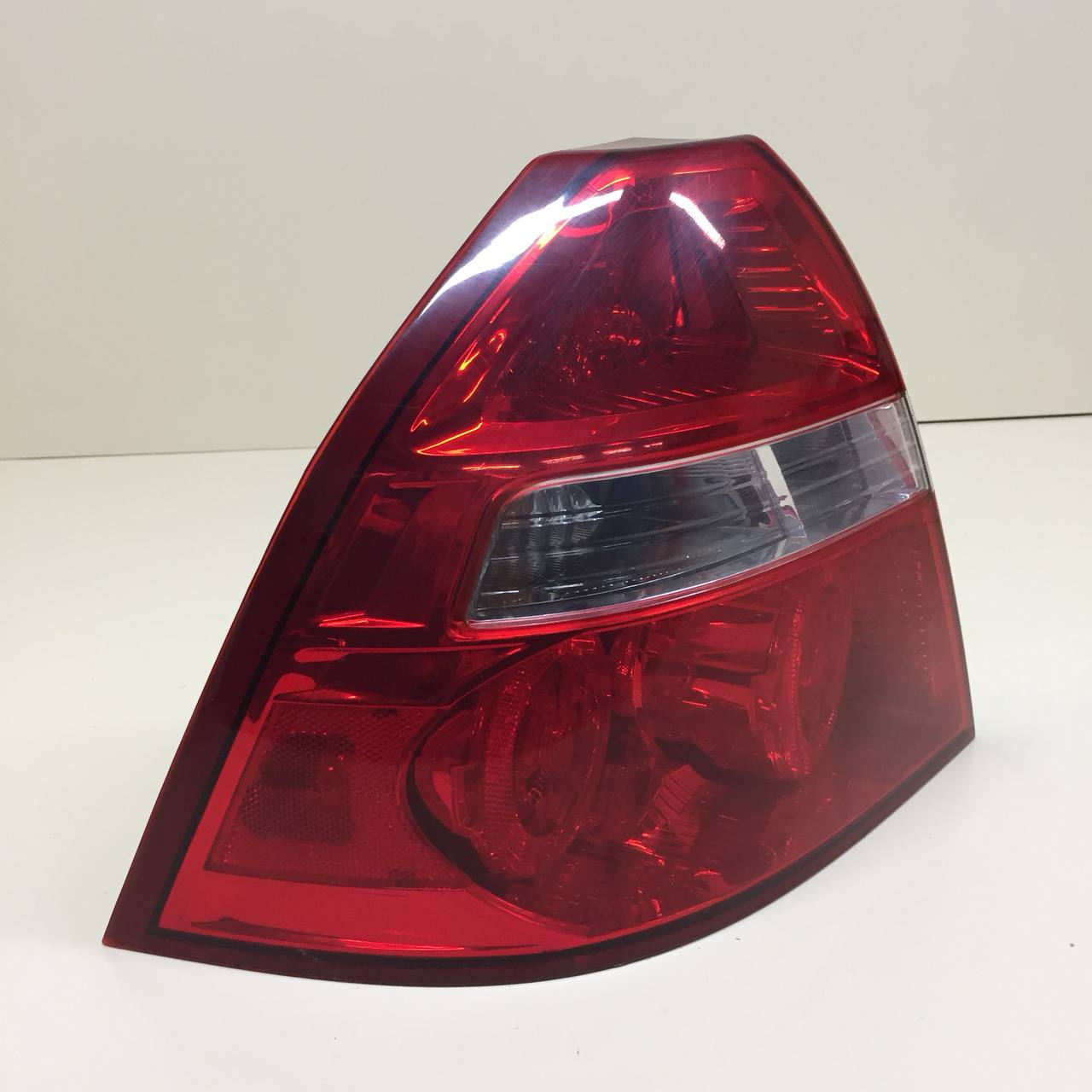 Фонарь задний левый Chevrolet Aveo T250 2005-2011 Фонарь задний левый Chevrolet Aveo T250 2005-2011