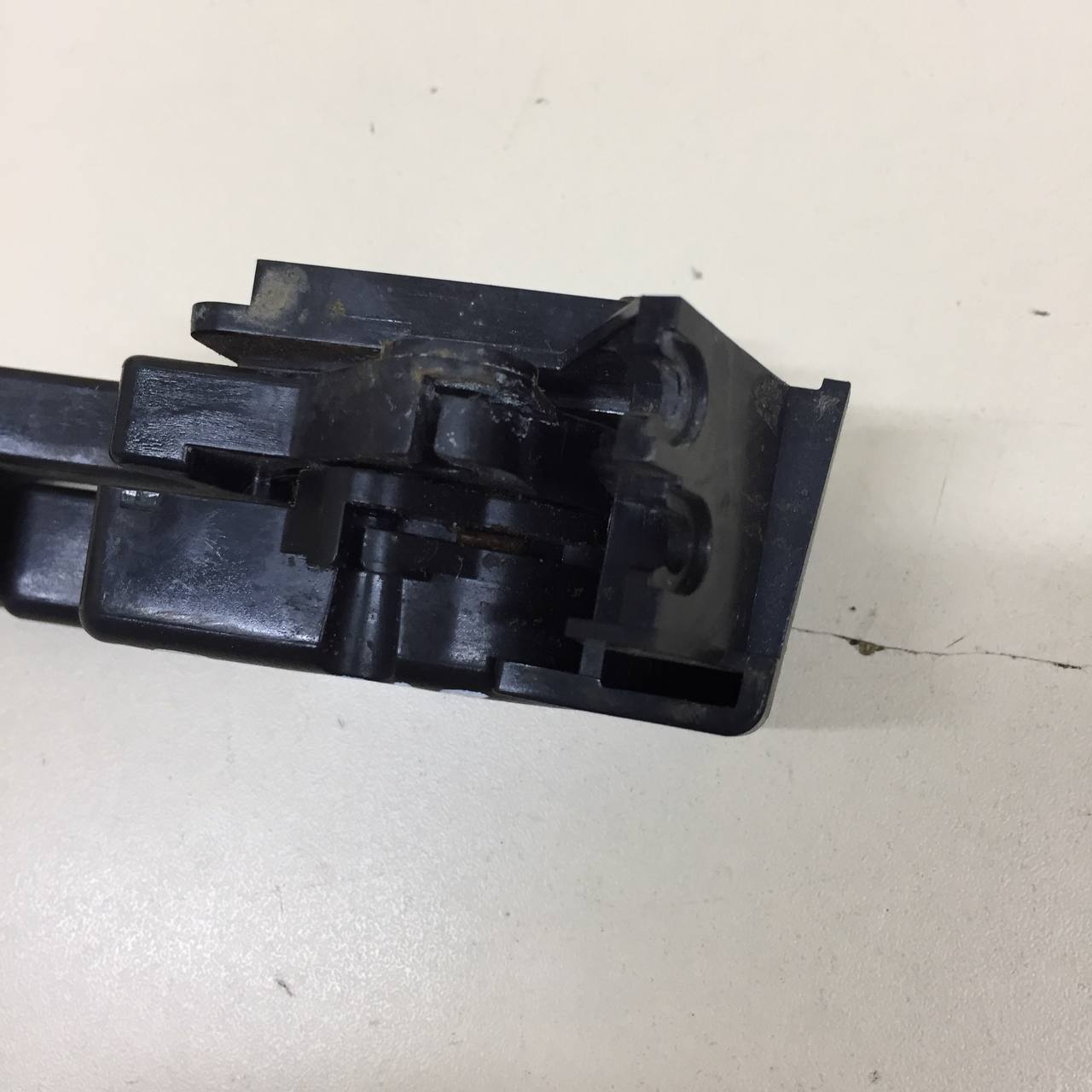 Ручка открывания багажника Mitsubishi Lancer X (CX, CY) 2007> Ручка открывания багажника Mitsubishi Lancer X (CX, CY) 2007>