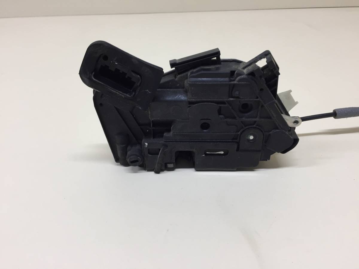 Замок двери задней левой Volkswagen Polo (MK5) 2011-2020