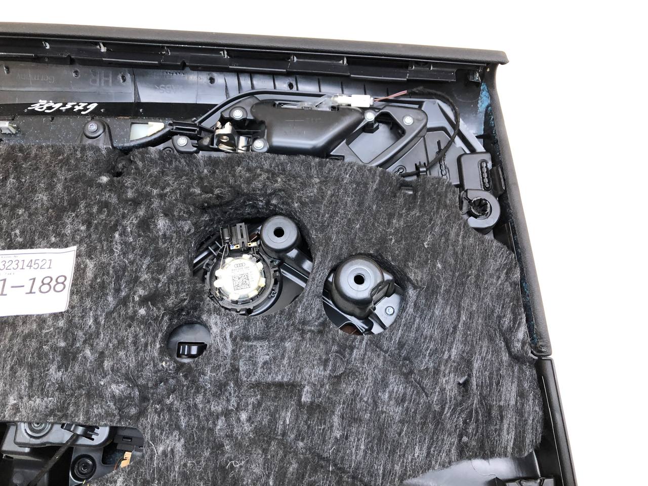 Обшивка двери задней левой Audi A3 (8V) 2013>