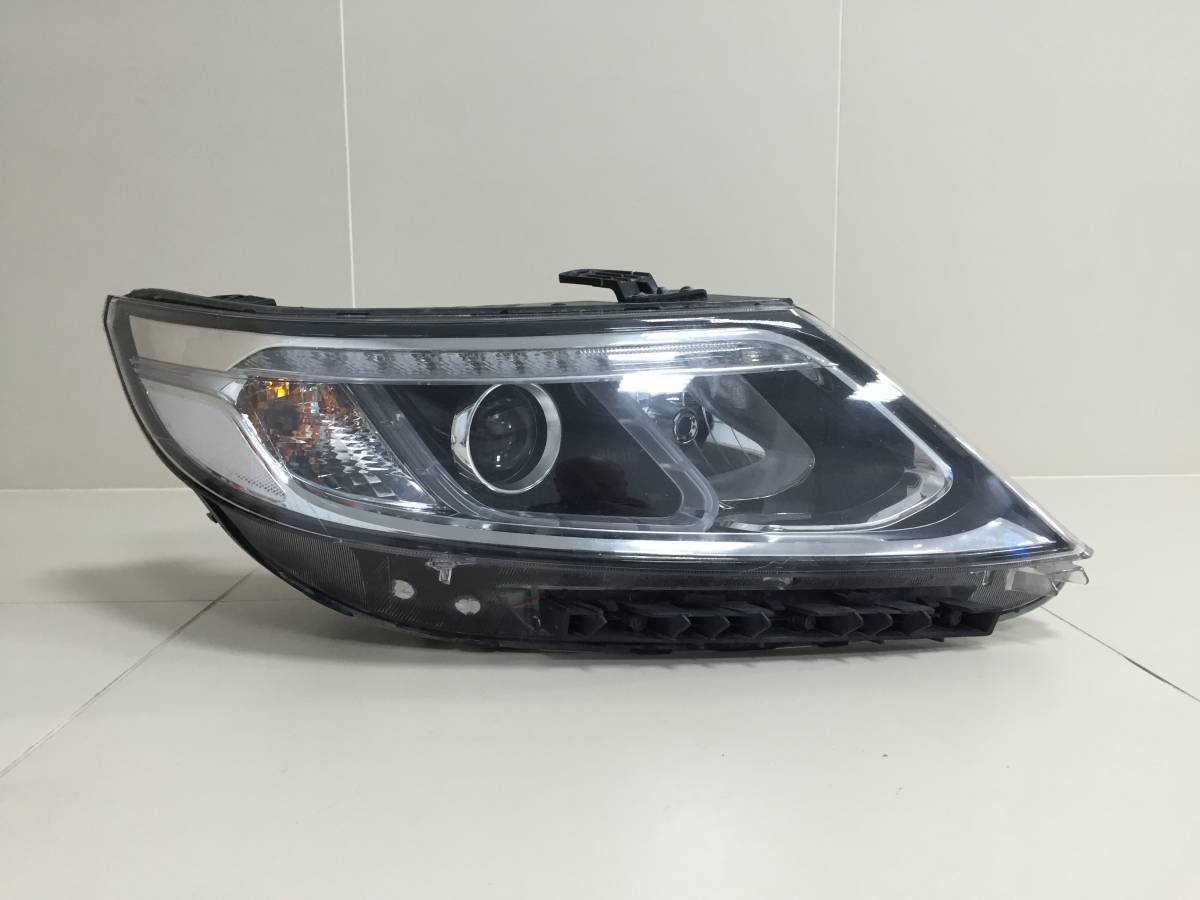 Фара правая Kia Sorento (XM) 2009-2021