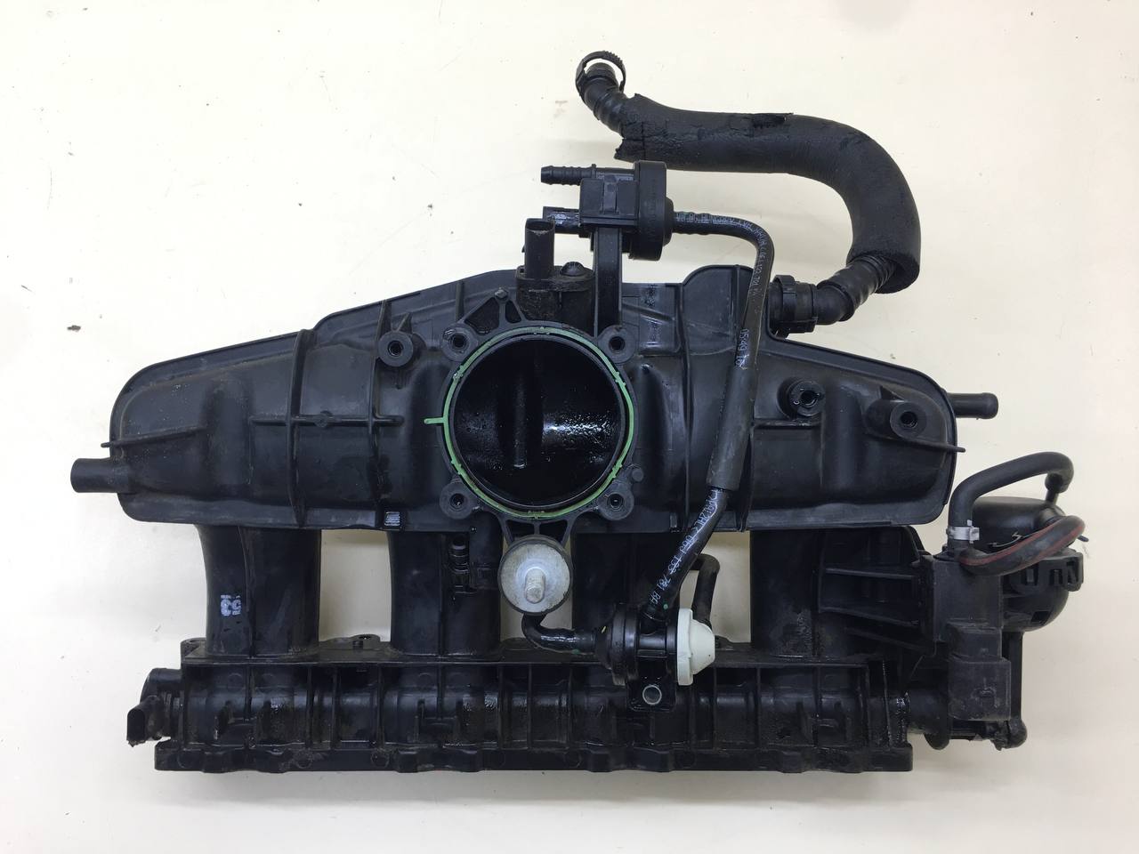 Коллектор впускной Volkswagen Tiguan (5N1) 2007-2011 Коллектор впускной Volkswagen Tiguan (5N1) 2007-2011