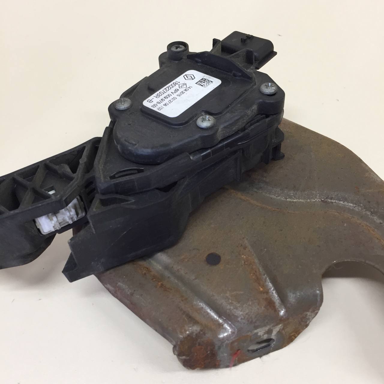 Педаль газа Renault Logan (2) 2014> Педаль газа Renault Logan (2) 2014>
