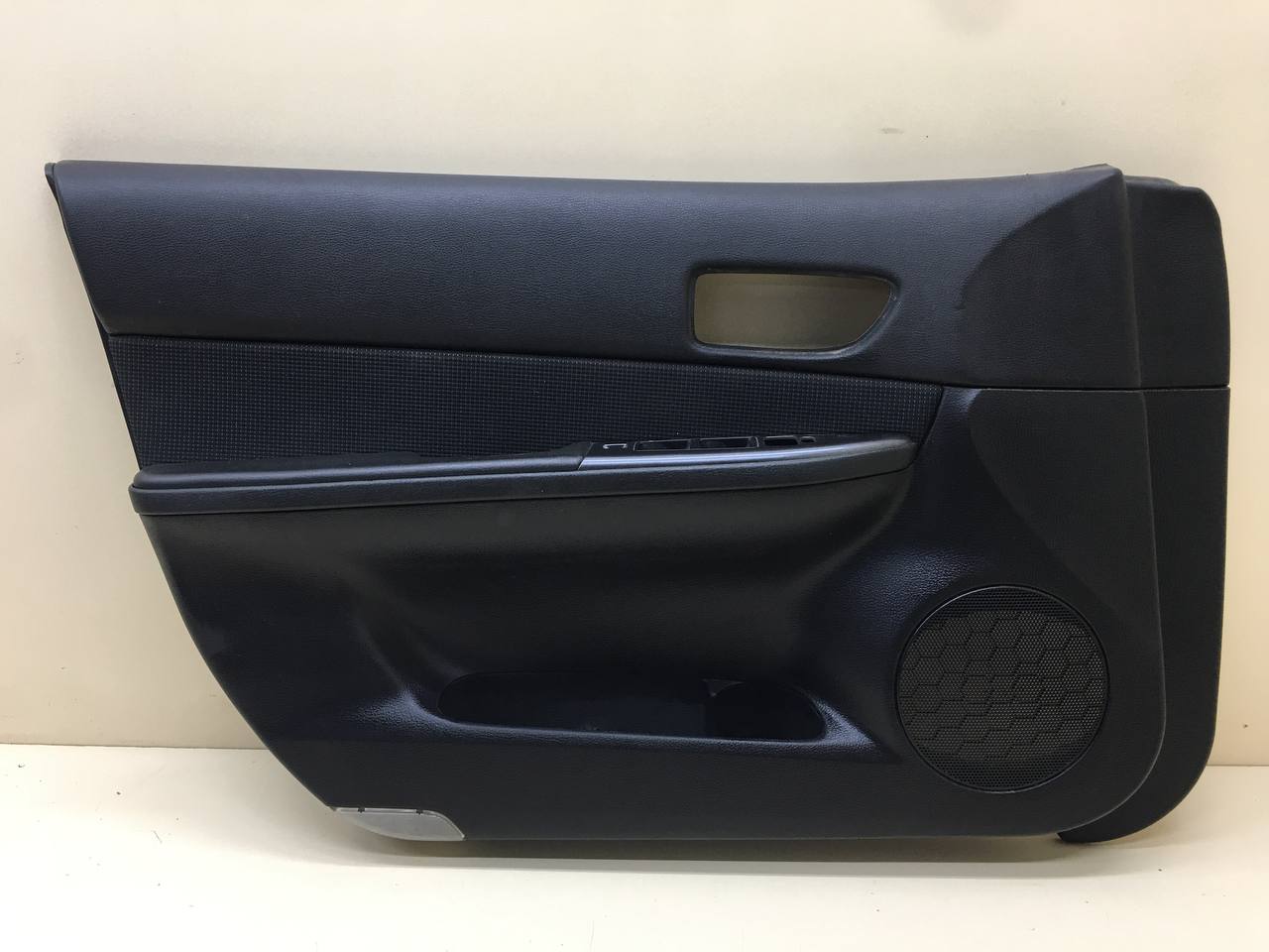 Обшивка двери передней левой Mazda Mazda 6 (GG) 2002-2007