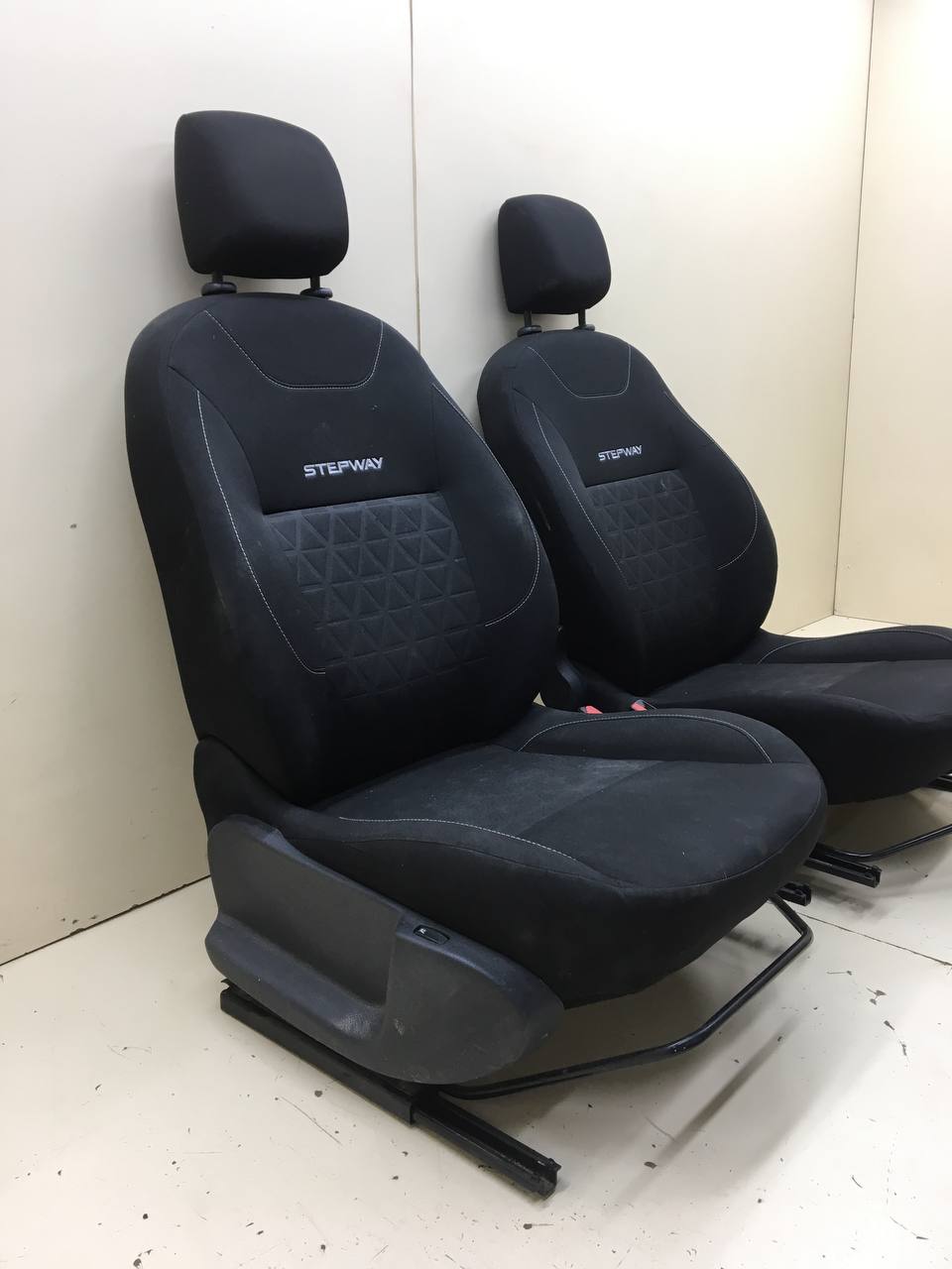 Сиденье (комплект) Renault Sandero Stepway (5S) 2014-2022 Сиденье (комплект) Renault Sandero Stepway (5S) 2014-2022