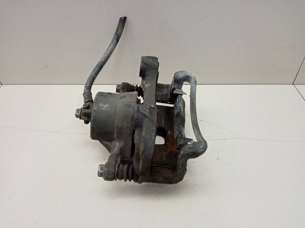 Суппорт передний правый Nissan Avenir (W10) 1990-1999 Суппорт передний правый Nissan Avenir (W10) 1990-1999