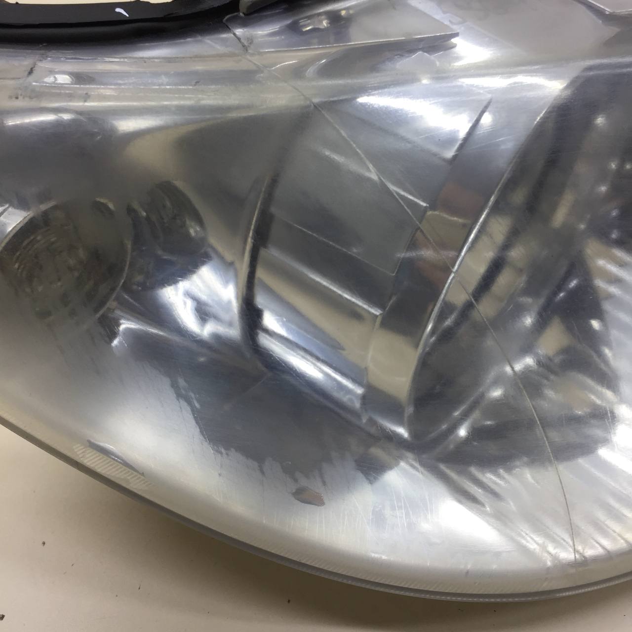 Фара правая Fiat Albea 2002-2012