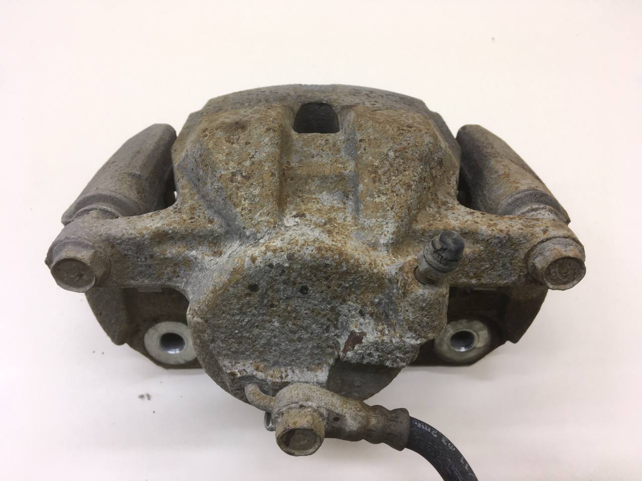 Суппорт передний правый Toyota Rav 4 (A30) 2006-2013